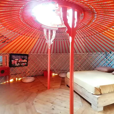 Yourte Mongole Aux Nuits Insolites D'argoumbat Beaumont-de-Lomagne