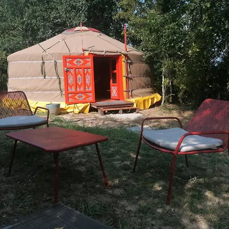 Kamp alanı Yourte Mongole Aux Nuits Insolites D'argoumbat