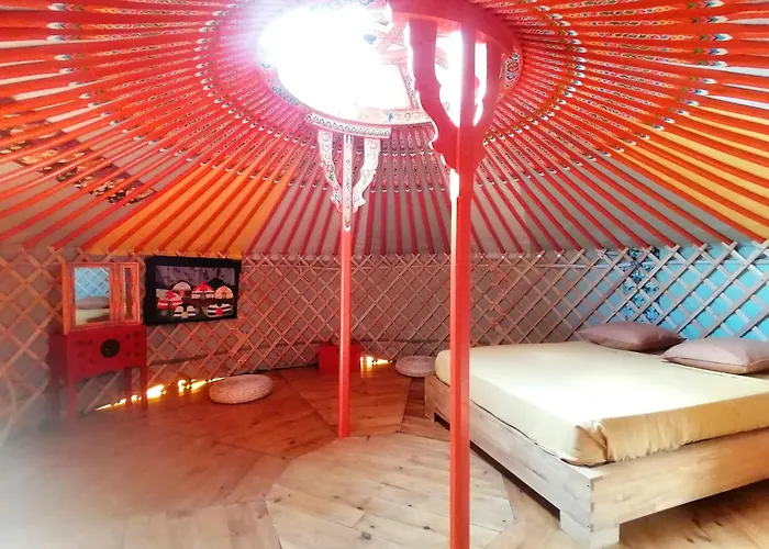 Yourte Mongole Aux Nuits Insolites D'argoumbat Beaumont-de-Lomagne